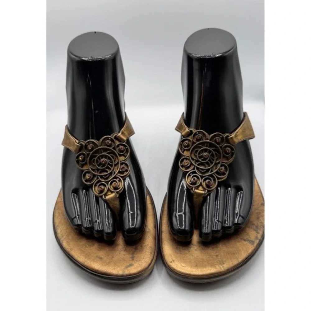 A. Giannetti Women 9 Floral Bronze‎ Embellished Thong Baby Heel Sandals Retro